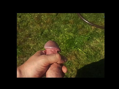 ❤️ گرم hottie پنهنجي گلابي pussy fucked حاصل ڪري ۽ هڪ اونهاري جي باغ ۾ squirt سان cums اسان وٽ